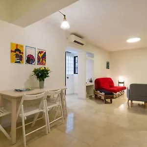 https://cozy-apartment-in-the-carmel-center.gethaifahotels.com
